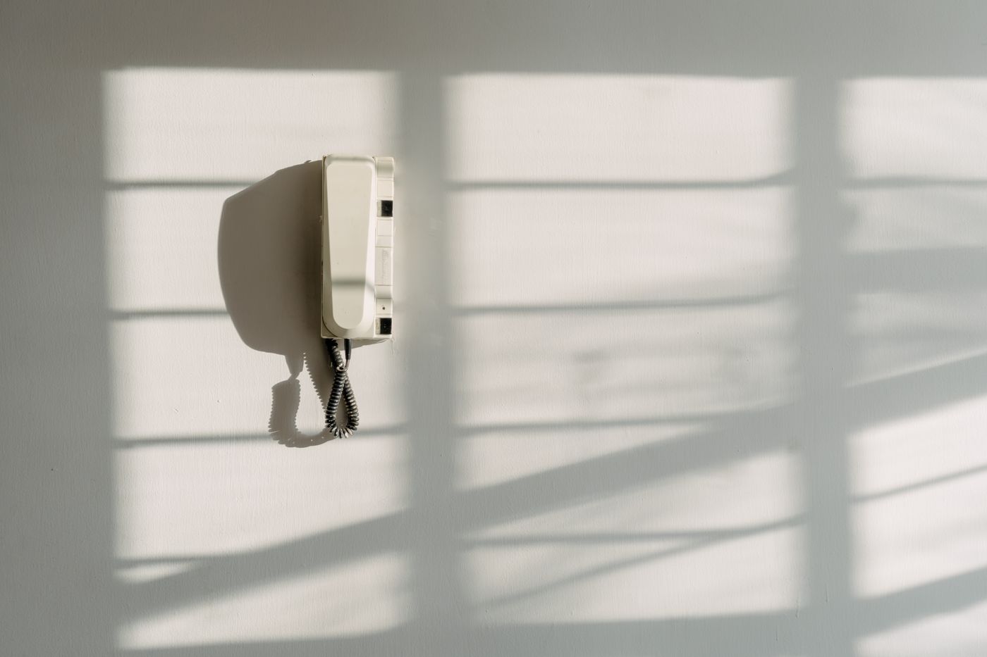 Interfone fixado em parede